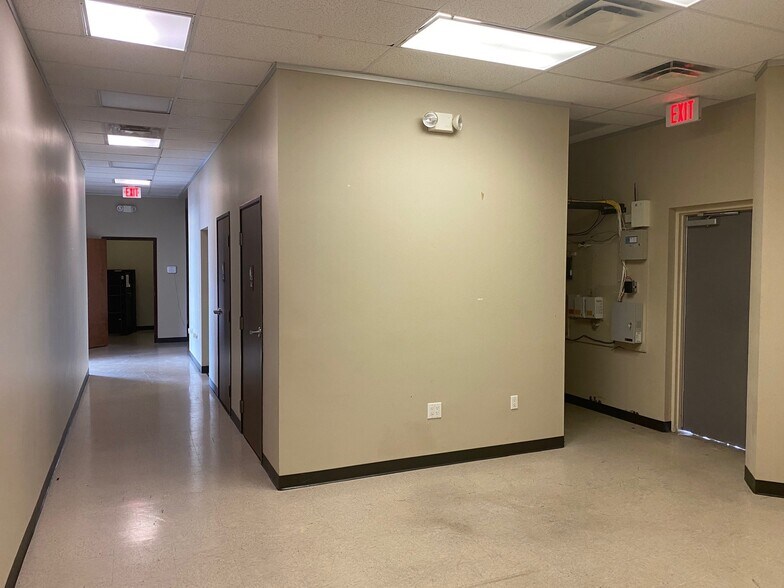 More Photos Of 13201 Ranch Road 620 N, Austin Freestanding For Lease