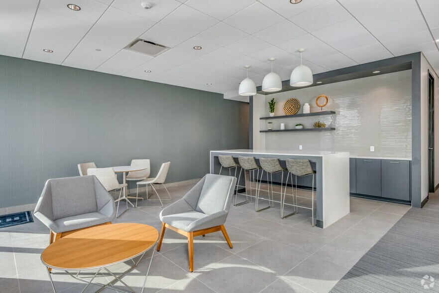 More Photos Of 17335 Golf Pkwy, Brookfield Office For Lease