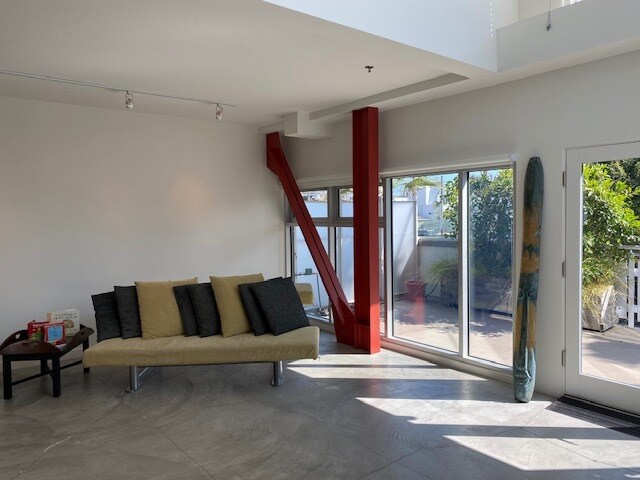 More Photos Of 615 Hampton Dr, Venice Apartments For Lease