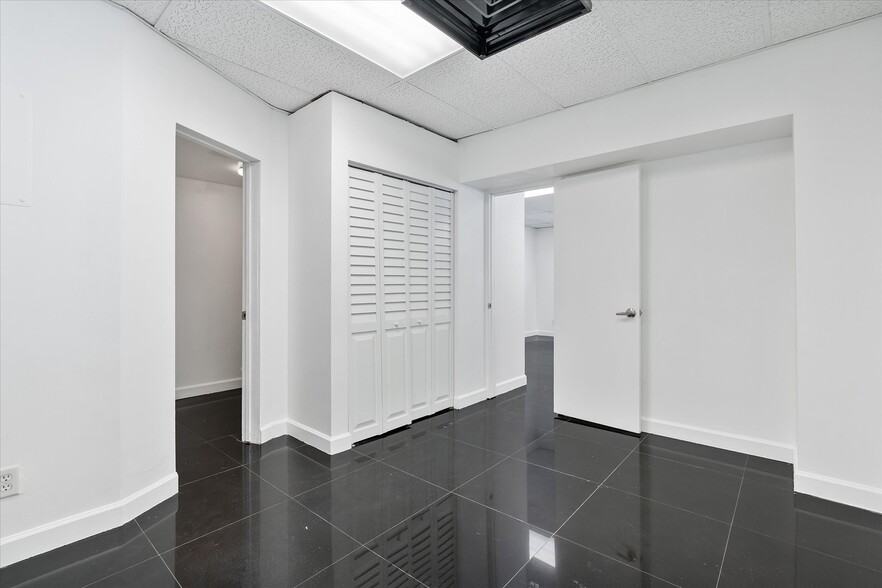 More Photos Of 1500 NW 36th St, Miami Storefront Retail Office For Lease