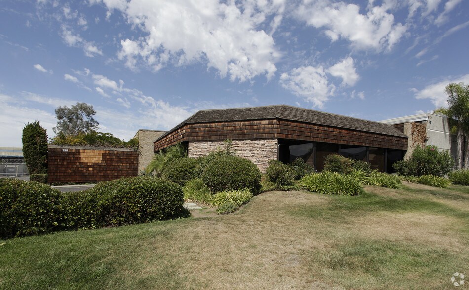 More Photos Of 150 Vallecitos de Oro, San Marcos Warehouse For Lease