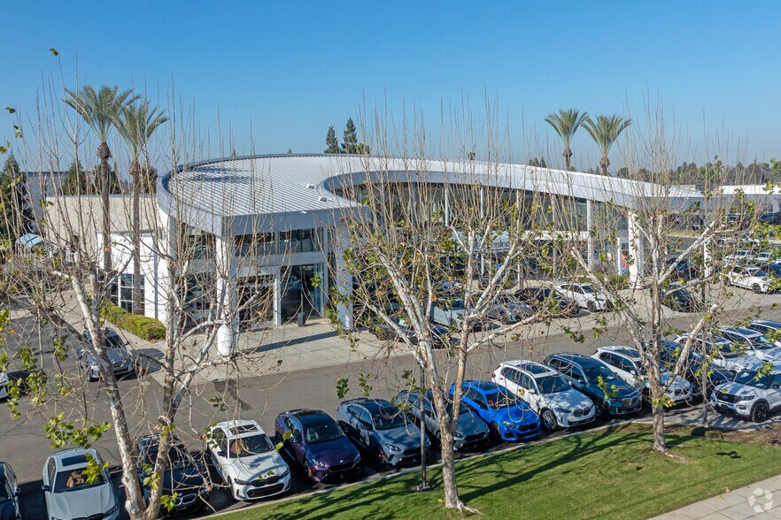 More Photos Of 7171 N Palm Ave, Fresno Auto Dealership For Lease