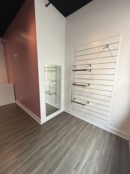 More Photos Of 10 Whitaker St, Savannah Storefront Retail Residential For Lease