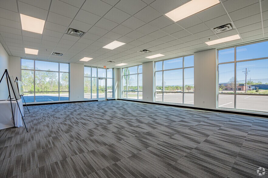 More Photos Of 2400 Stateline Rd W, Southaven Distribution For Lease