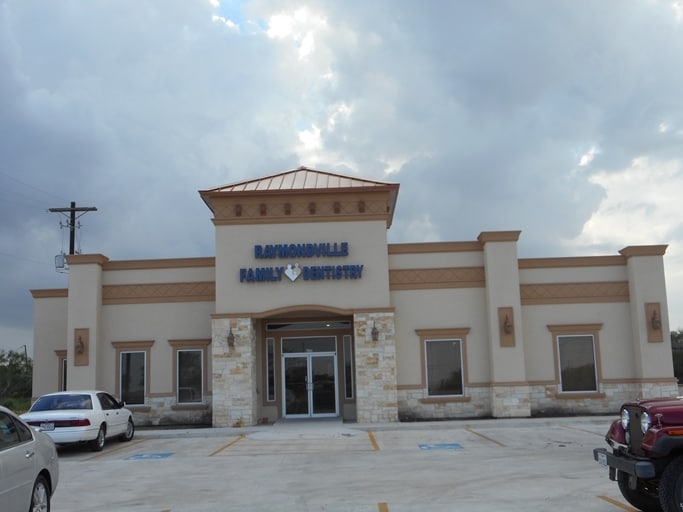More Photos Of 640 S Expressway 77, Raymondville Medical For Lease