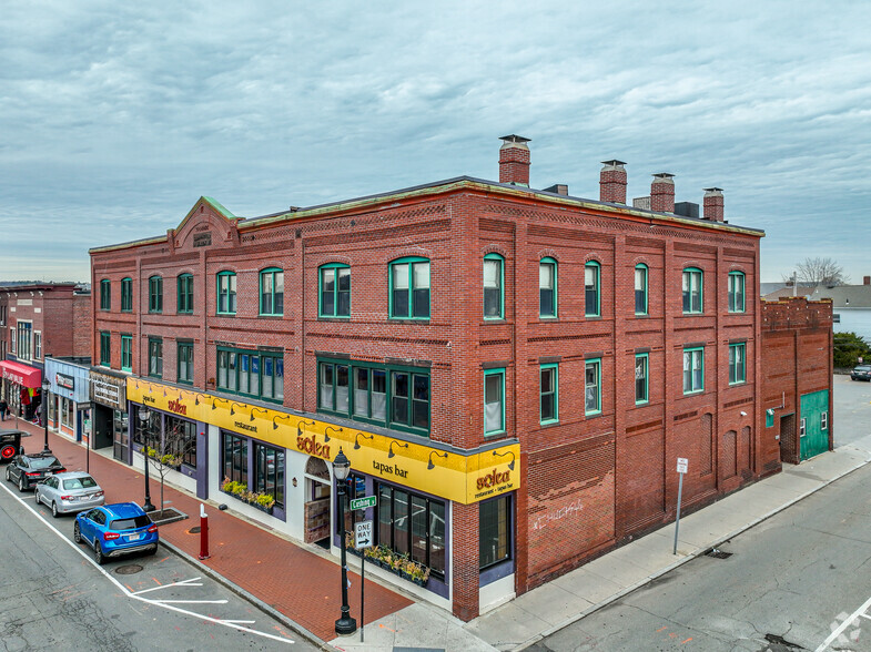 Primary Photo Of 380-390 Moody St, Waltham Storefront For Sale