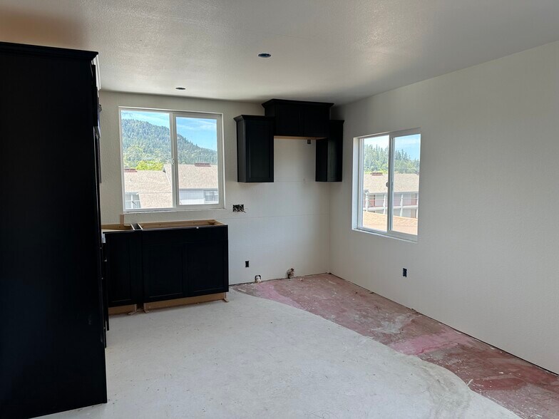 More Photos Of 722 Locust St, Garberville Storefront Retail Residential For Sale