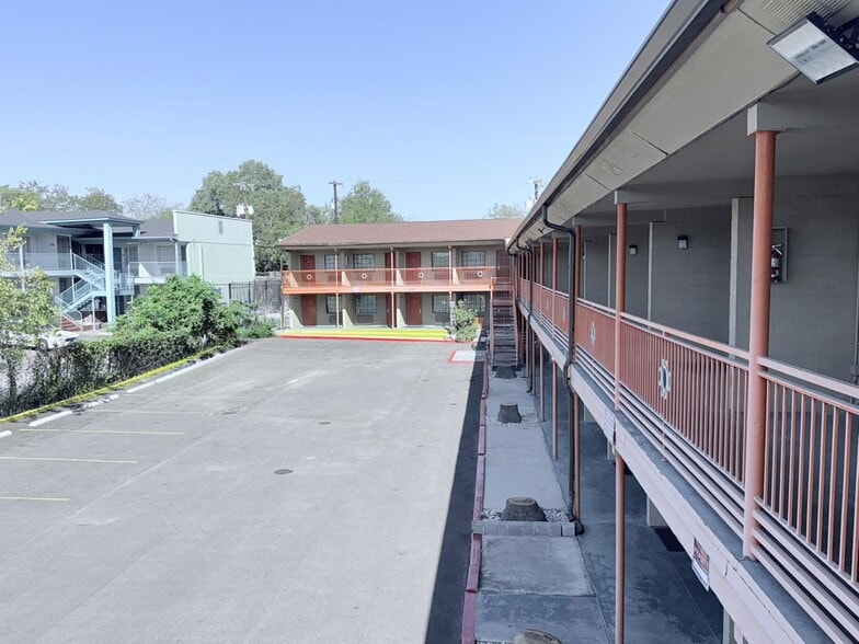 More Photos Of 1131 Austin Hwy, San Antonio Hotel For Sale
