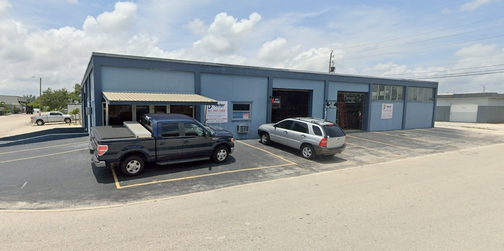 Primary Photo Of 747 Barnett Dr, Lake Worth Light Distribution For Sale