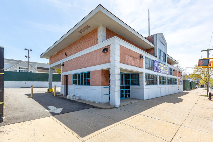 More Photos Of 24840 Northern Blvd, Little Neck Bank For Lease