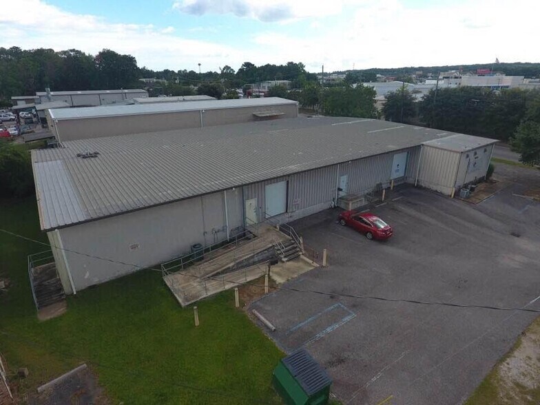 More Photos Of 3229 International Dr, Mobile Light Distribution For Lease