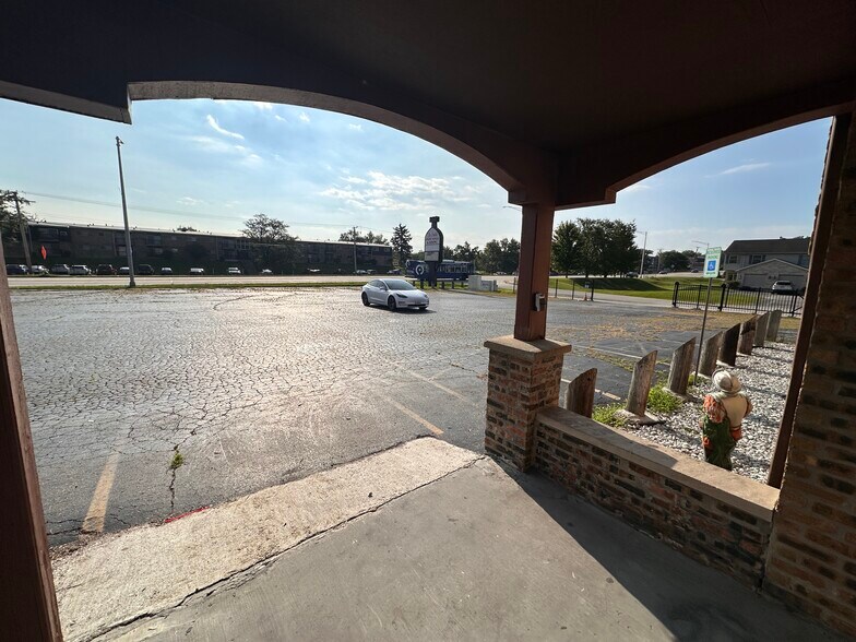 More Photos Of 8350 S 88th Ave, Justice Restaurant For Sale