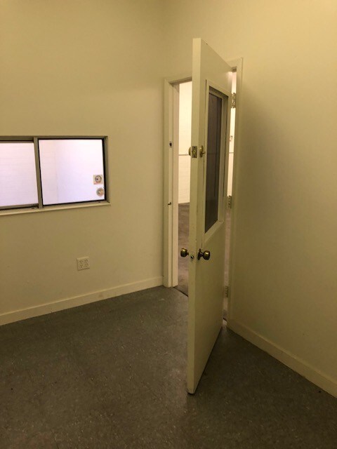 More Photos Of 3137 W Virginia Ave, Phoenix Warehouse For Lease