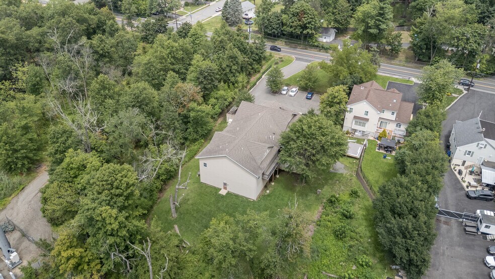 More Photos Of 612 Mount Pleasant Ave, West Orange Veterinarian Kennel For Sale