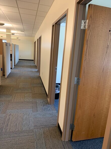 More Photos Of 1580 Mid Valley Dr, De Pere Office For Sale