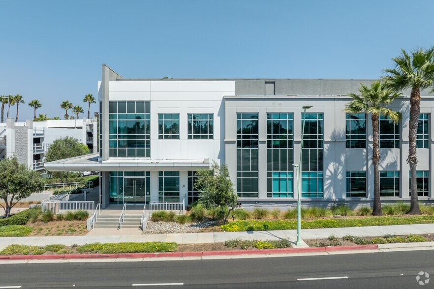 More Photos Of 17762 Beach Blvd, Huntington Beach Medical For Lease