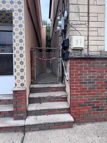 More Photos Of 17 Green Ct, Lodi Apartments For Sale