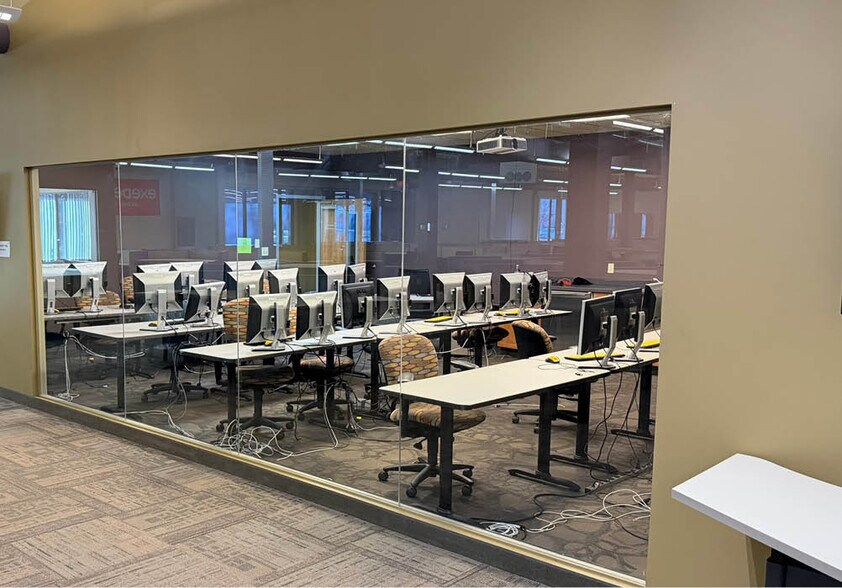 More Photos Of 7088 W 130th St, Middleburg Heights Office For Lease