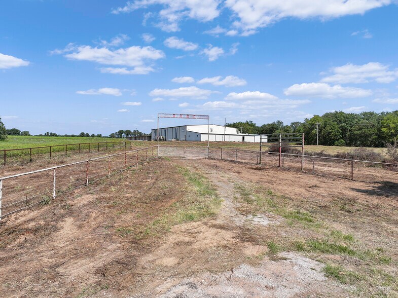 More Photos Of US-77, Thackerville Land For Sale