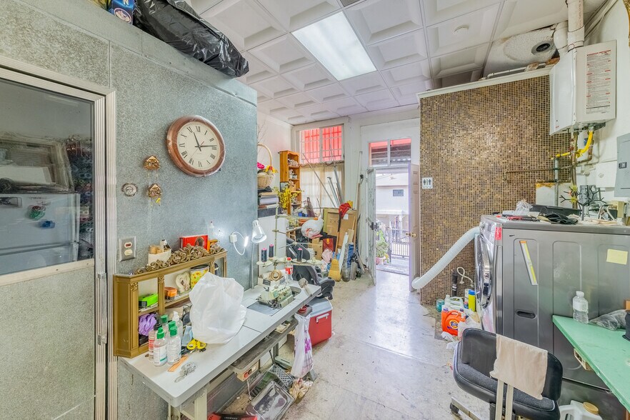 More Photos Of 119-123 S Western Ave, Los Angeles Storefront Retail Office For Lease