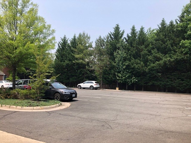 More Photos Of 722 Grant St, Herndon Medical For Sale