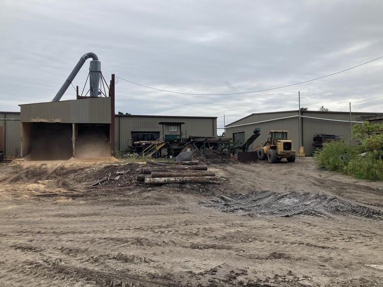 Primary Photo Of 200 Main Street, Roulette Contractor Storage Yard For Sale