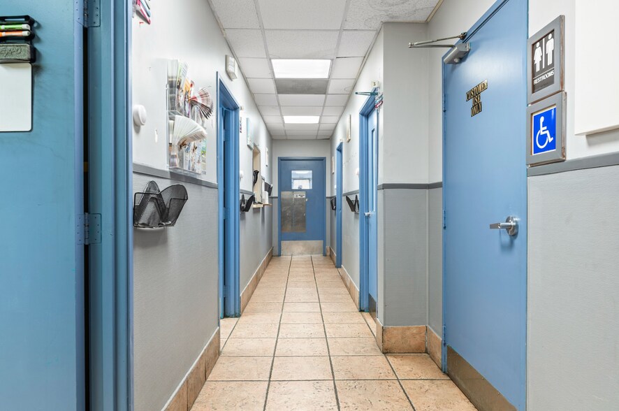 More Photos Of 22221 S Vermont Ave, Torrance Veterinarian Kennel For Sale