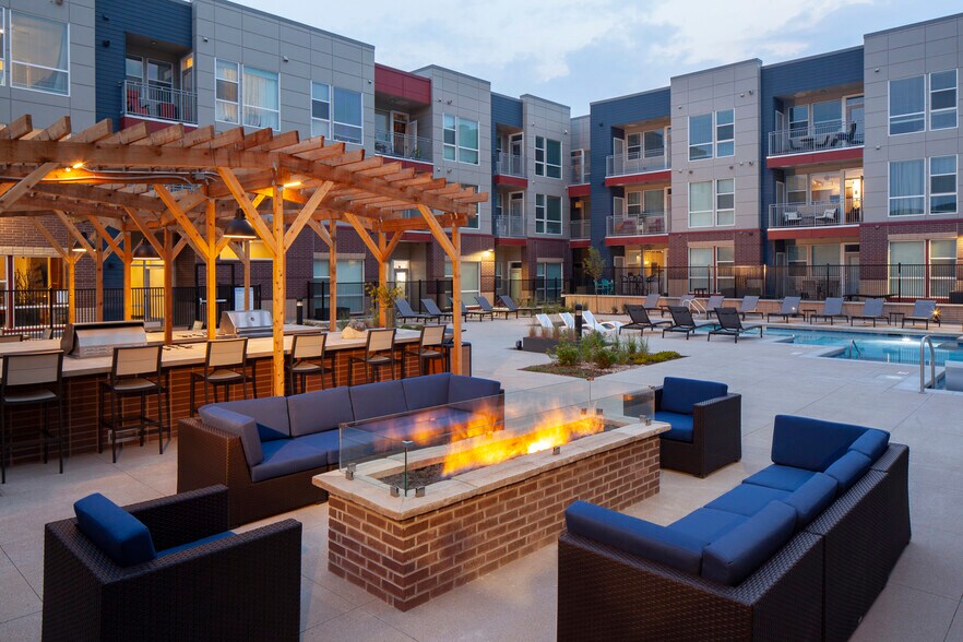 More Photos Of 399 E Dry Creek Rd, Littleton Multifamily For Sale