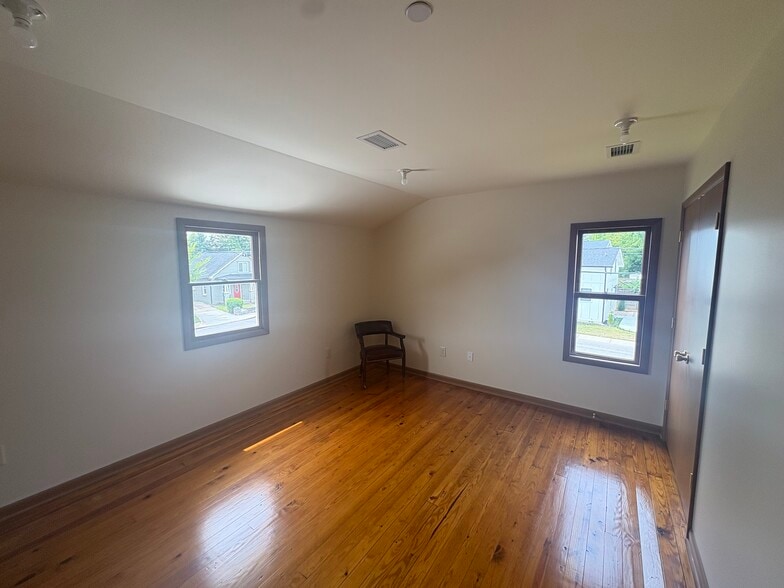 More Photos Of 264 Natchez St, Franklin Loft Creative Space For Lease