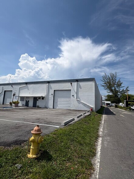 More Photos Of 1037 NW 1st Ct, Hallandale Beach Warehouse For Lease