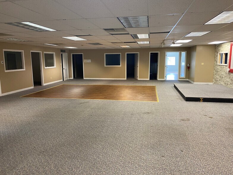 More Photos Of 677 Dawson Dr, Newark Industrial For Lease