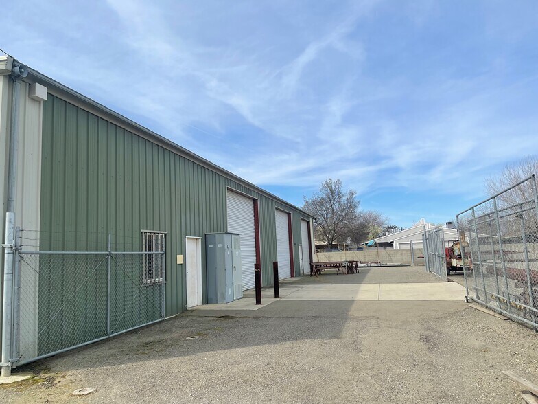 More Photos Of 840 W Elm Ave, Coalinga Manufacturing For Sale