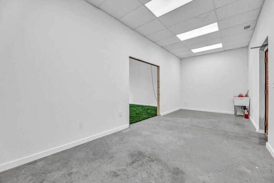 More Photos Of 2000 Windy Ter, Cedar Park Warehouse For Sale