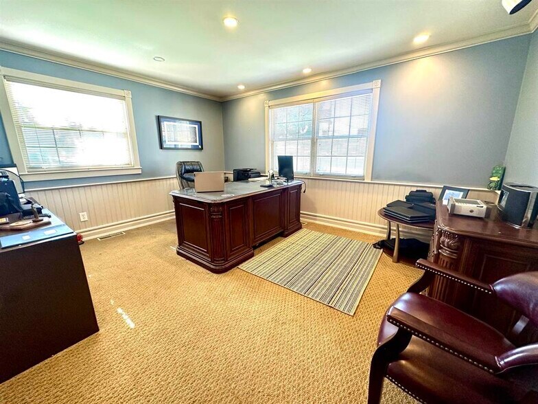 More Photos Of 701 Winchester Ave, Ashland Office For Sale