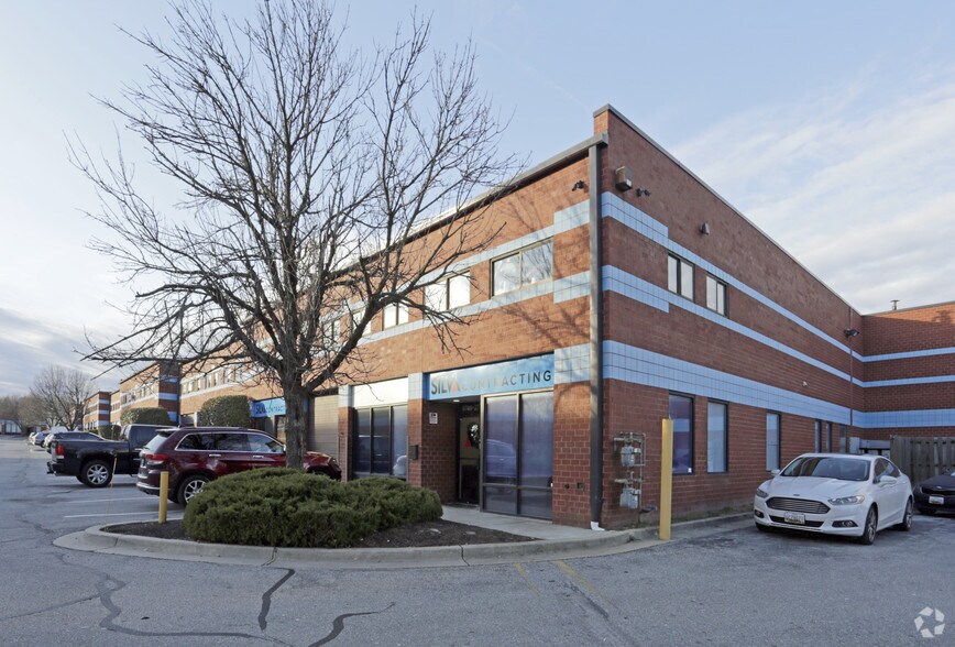 More Photos Of 8740 Cherry Ln, Laurel Light Manufacturing For Sale