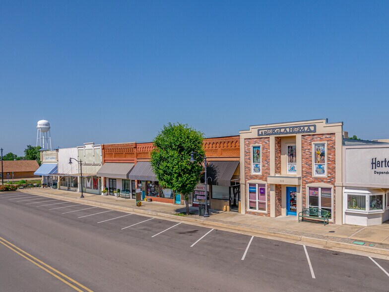 More Photos Of 111 N Broadway St, Tecumseh Office For Sale