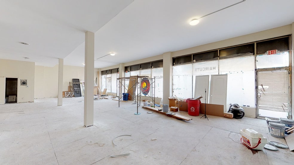 More Photos Of 2448-2452 N High St, Columbus Storefront Retail Residential For Lease