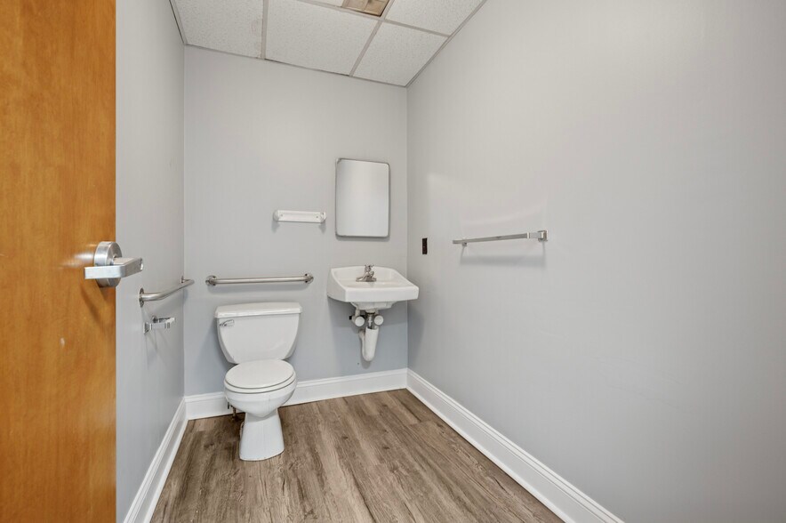 More Photos Of 2-4 S Easton Rd, Glenside Office Residential For Lease