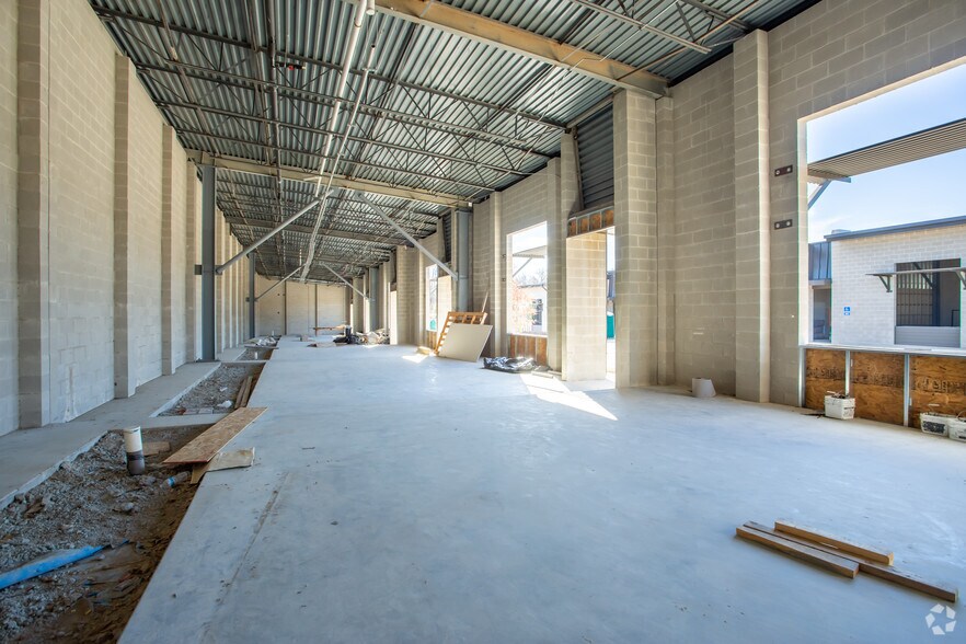 More Photos Of 2307 Thornton Rd, Austin Flex For Lease