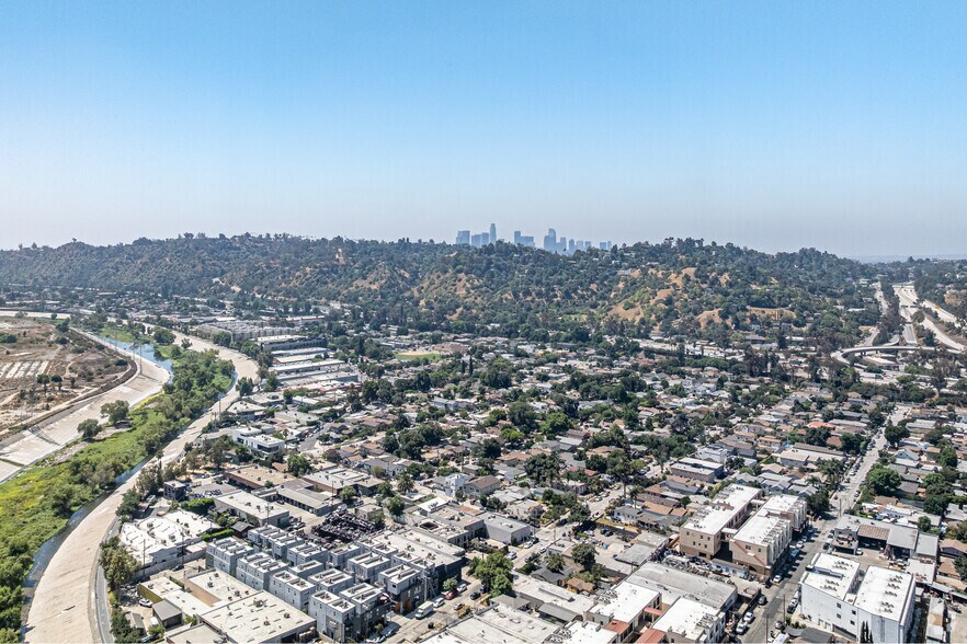 More Photos Of 3014 N Coolidge Ave, Los Angeles Warehouse For Lease