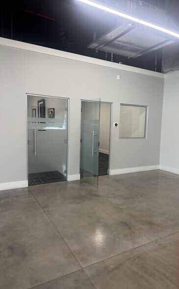 More Photos Of 161 Commerce Rd, Boynton Beach Warehouse For Sale