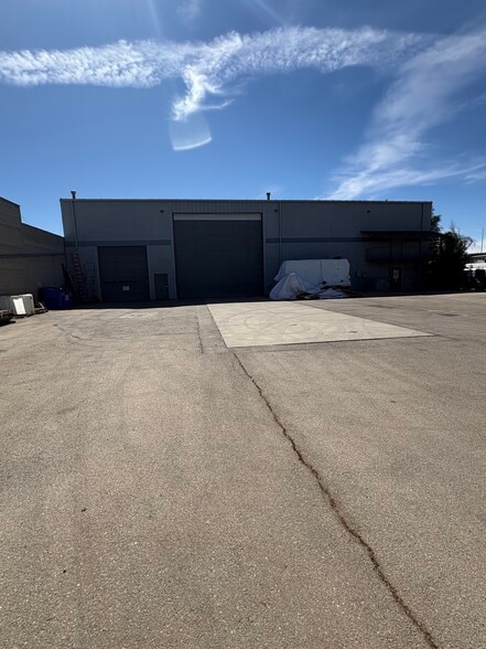 More Photos Of 4106-4112 S Commerce Dr, Murray Light Manufacturing For Lease
