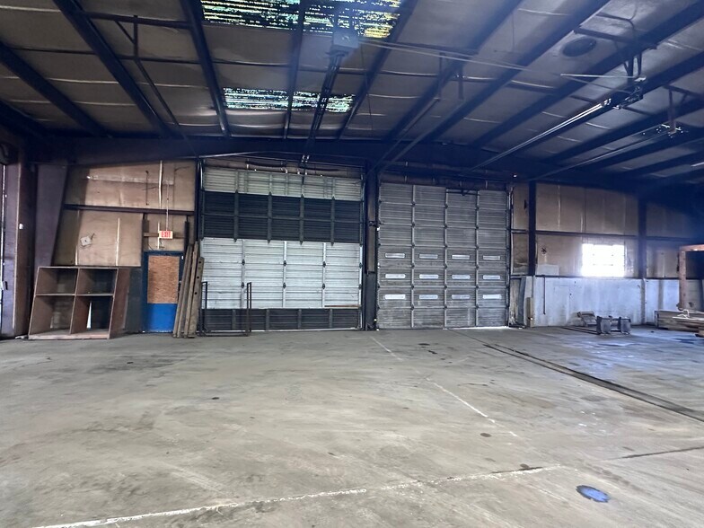 More Photos Of 207 Edison Ave, Benton Office For Lease