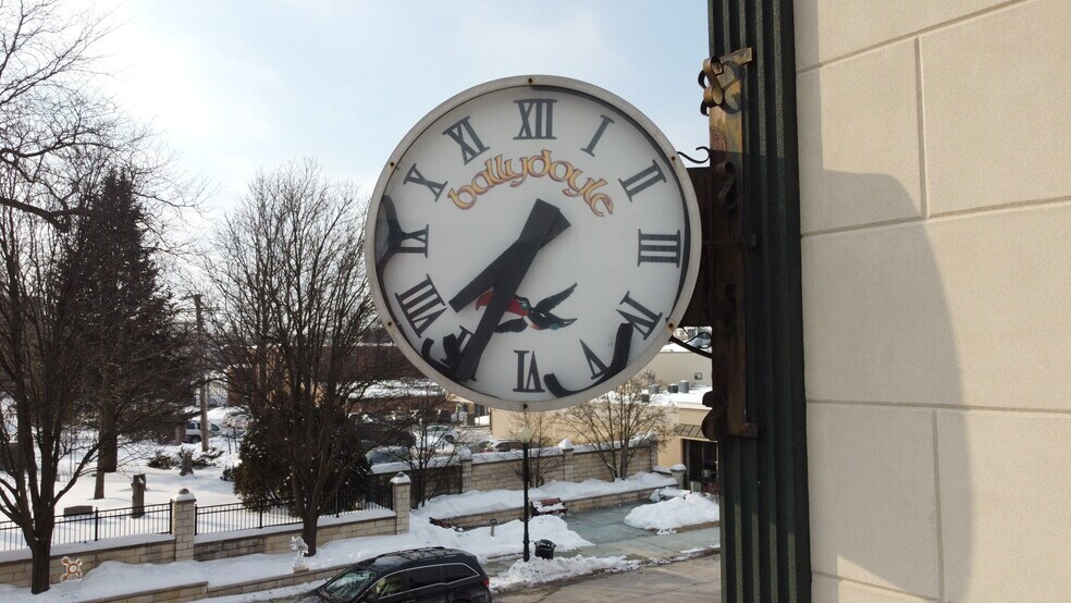 More Photos Of 5157 Main St, Downers Grove Office For Lease