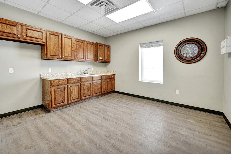 More Photos Of 10712 W County Road 77, Midland Service For Lease