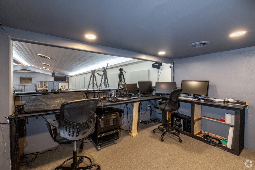 More Photos Of 2915 Broadway Blvd, Garland Religious Facility For Sale