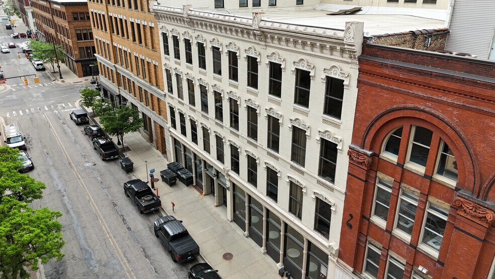 More Photos Of 86 Monroe Center St NW, Grand Rapids Office For Sale