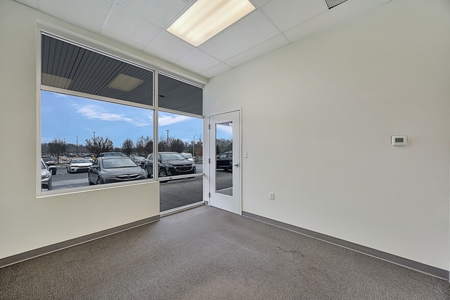 More Photos Of 1035 Vandercar Dr, Florence General Retail For Lease