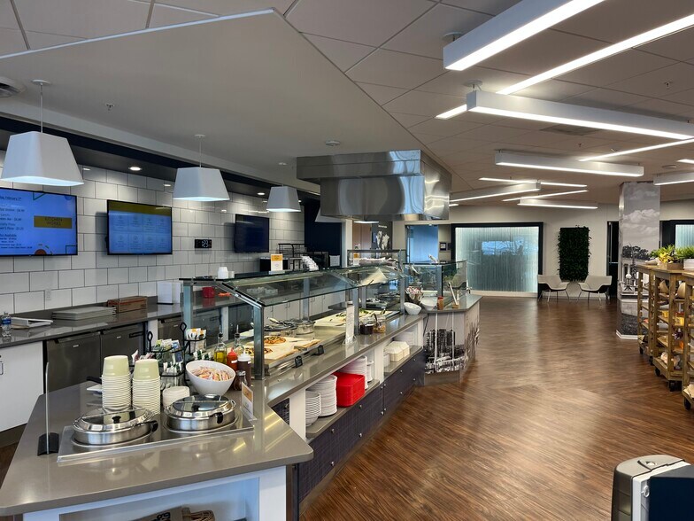 More Photos Of 600 Airborne Pky, Cheektowaga Unknown For Lease