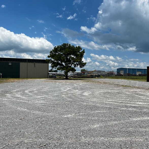 More Photos Of 231 Highway 96, Broussard Manufacturing For Lease